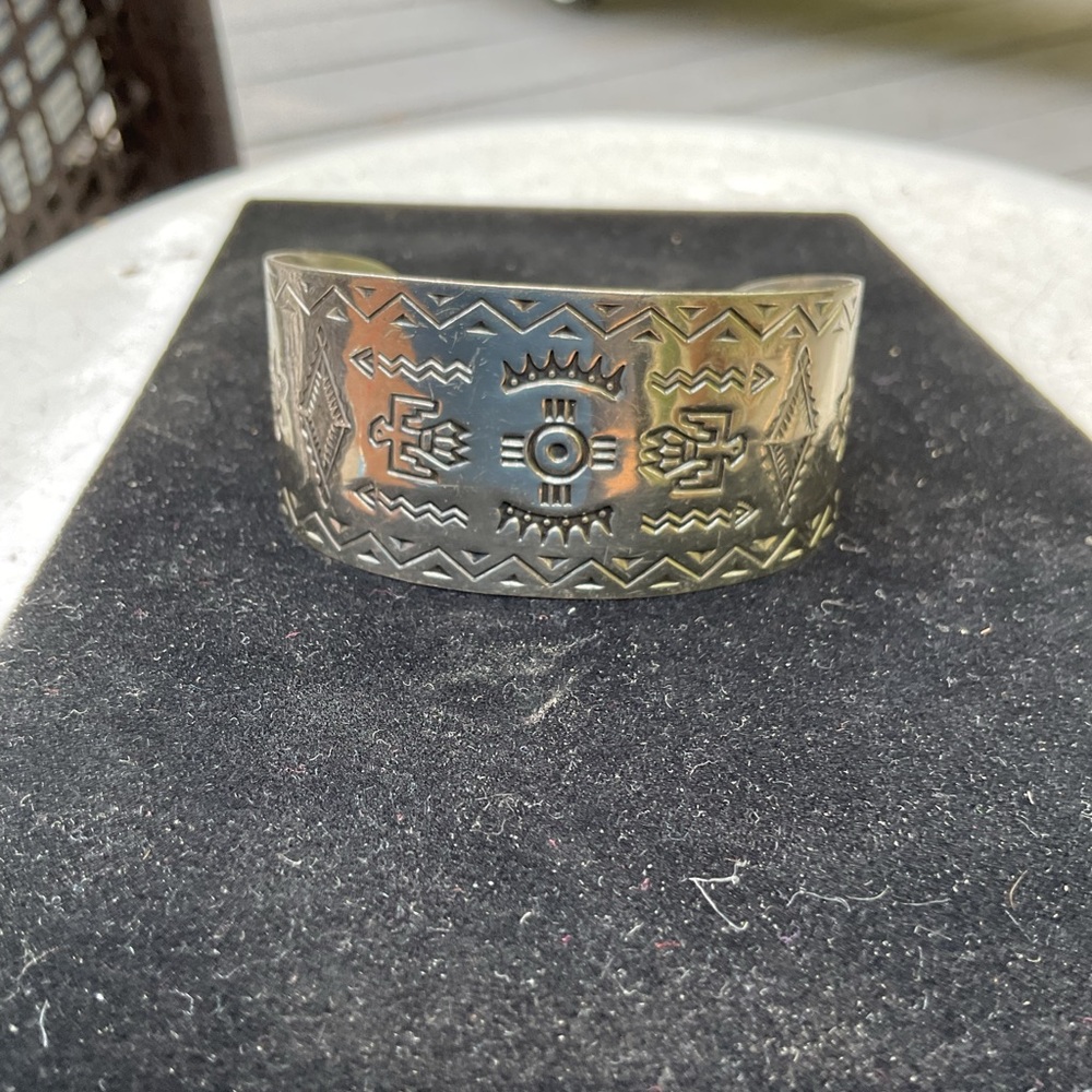 Vintage Bell Silver Nickel Tribal Pattern Cuff Bracelet - Picture 4 of 4